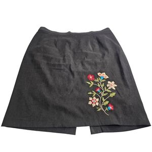 August Max 20W Black Skirt with Floral Embroidery Stretch Feminine Cd-2320